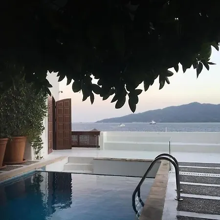 Castle81Homes Blue - Sea View House